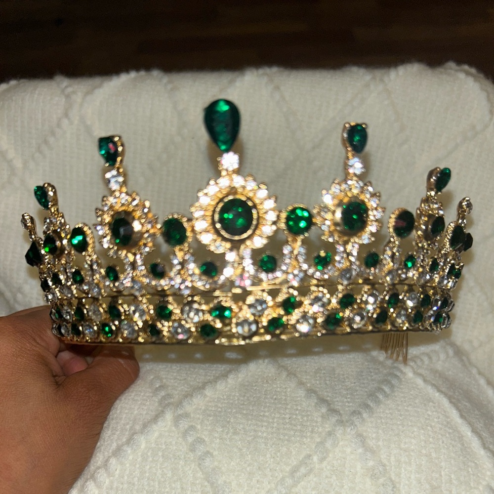 Green tiara 👑